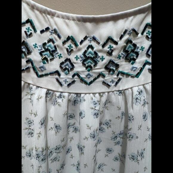 Torrid Baby Doll Top Ditsy Floral Blue & White Crinkle Chiffon Beaded Size 2 - Picture 3 of 3